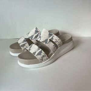 A BRAND NEW Cole Haan  Women’s 2.Zerogrand Slotted Slide Sandal,Size 6